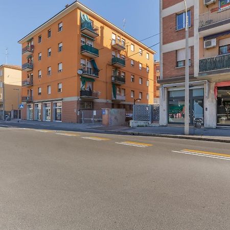 San Donato Fiere Essential Apartment W/Parking Bologna Exteriör bild