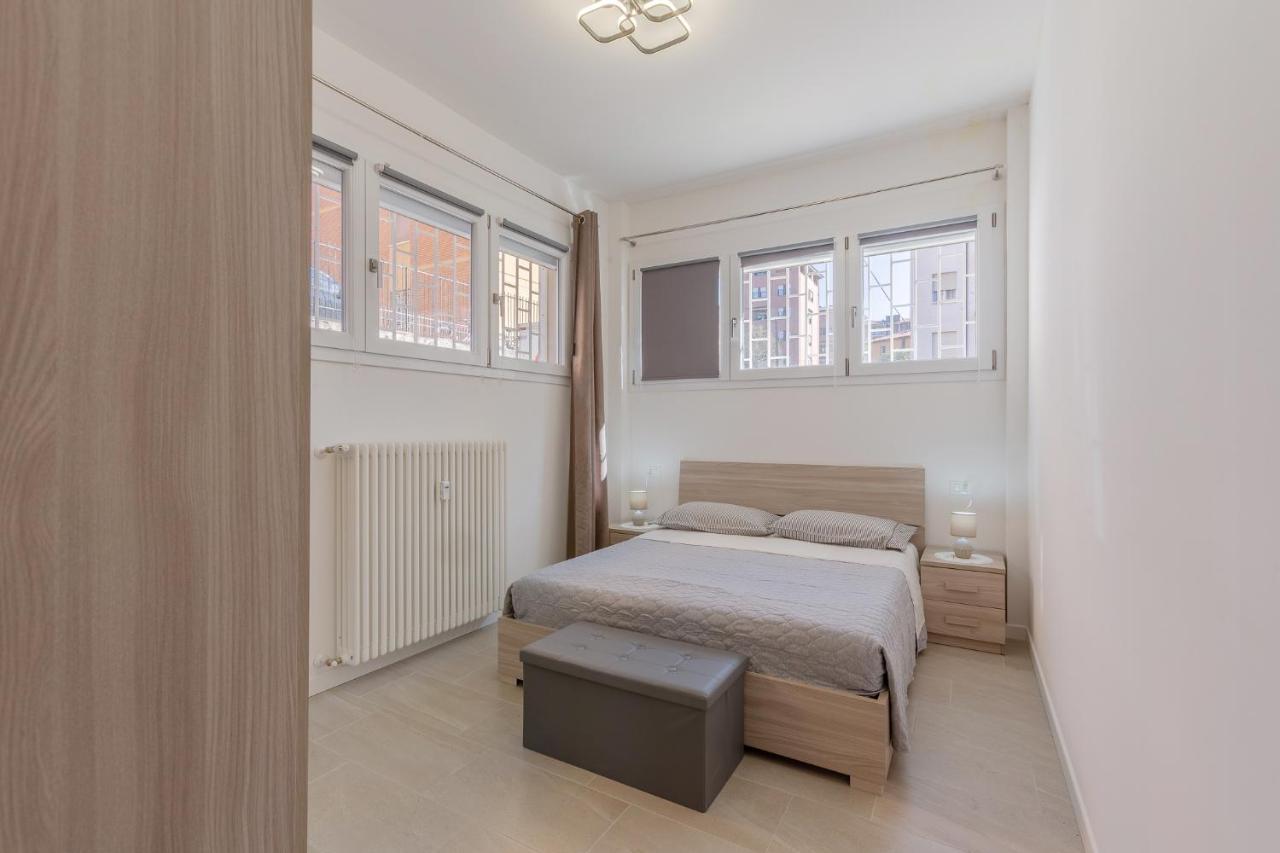 San Donato Fiere Essential Apartment W/Parking Bologna Exteriör bild